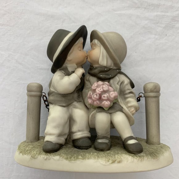 Pretty as a Picture Figurine With Love and Kisses Collectable Vintage Valentine - Picture 1 of 8